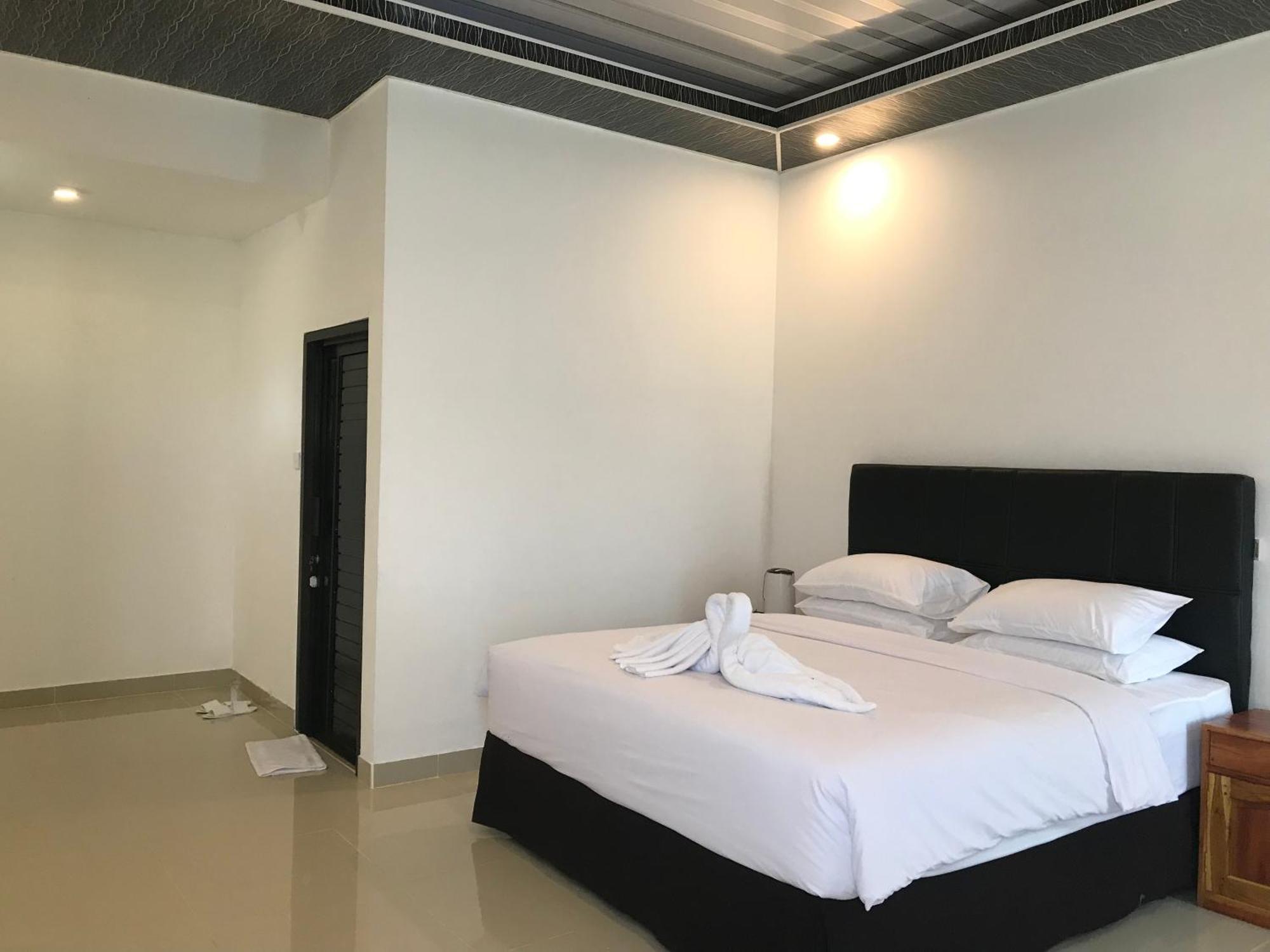 Pohon Purba Resort & Restaurant Labuhan Pandan Extérieur photo