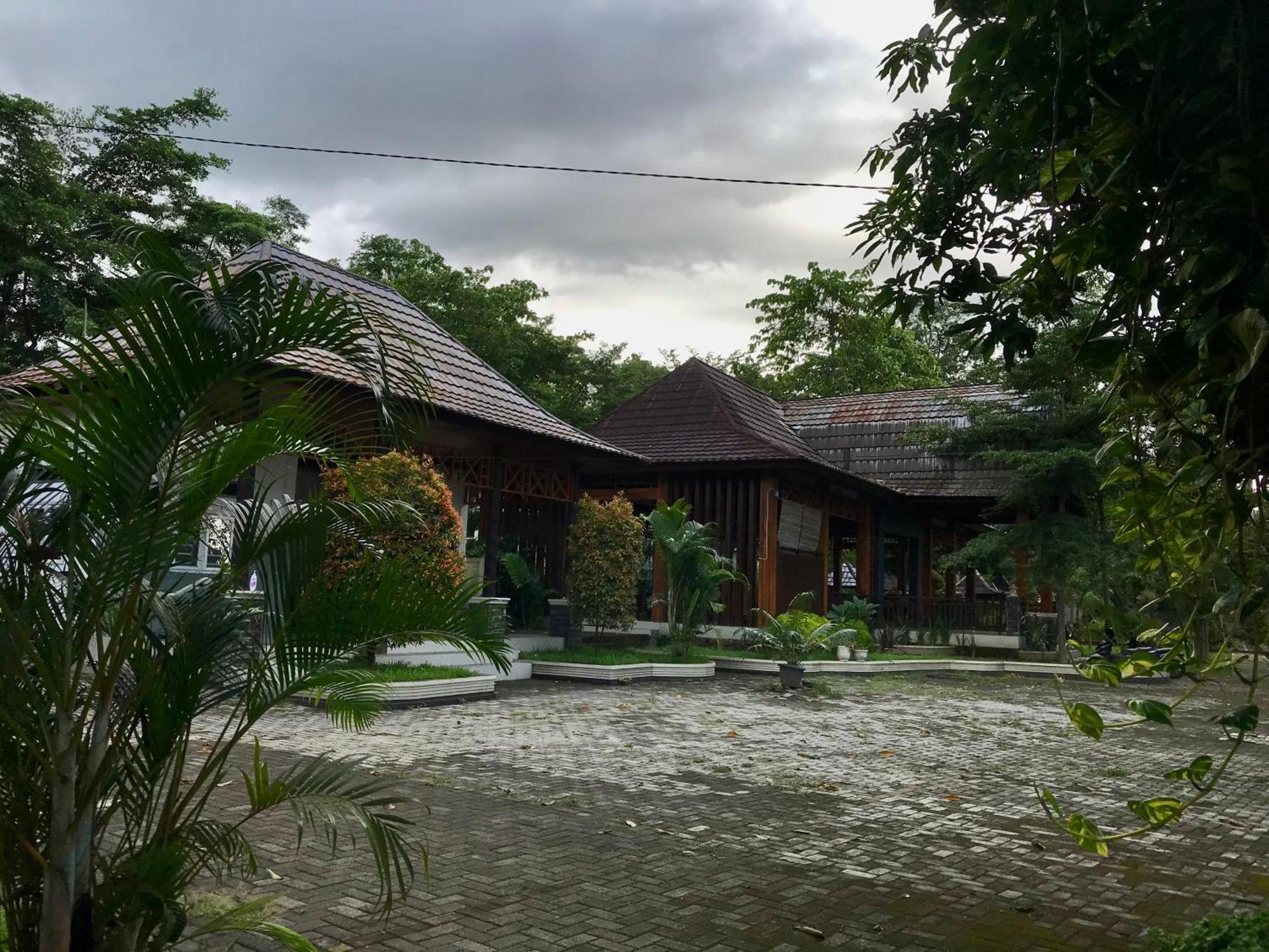 Pohon Purba Resort & Restaurant Labuhan Pandan Extérieur photo