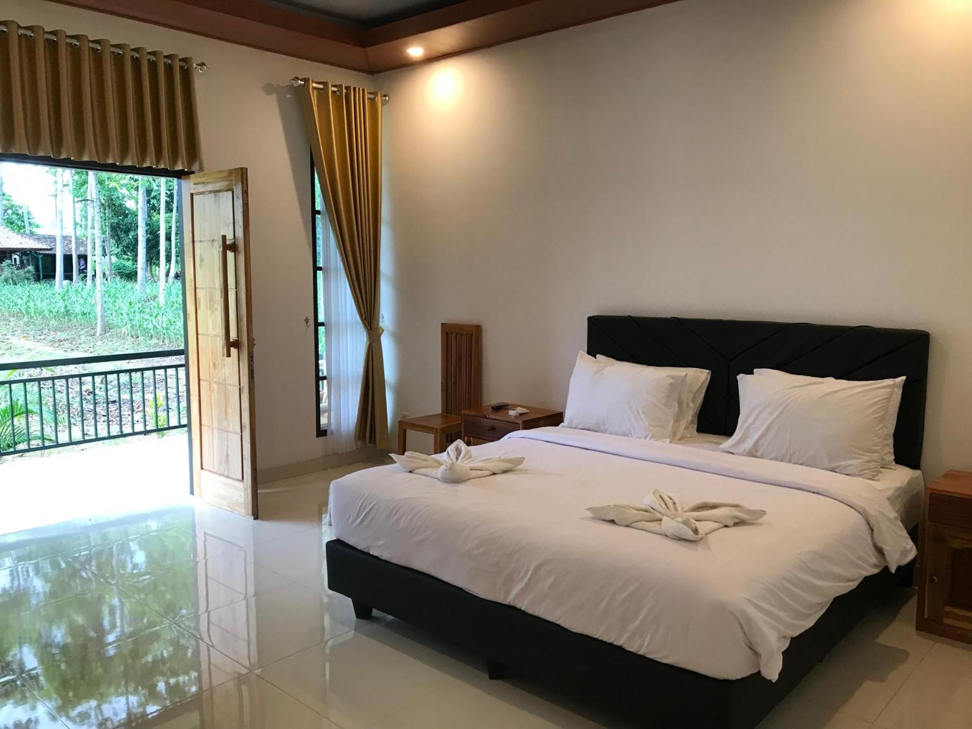 Pohon Purba Resort & Restaurant Labuhan Pandan Extérieur photo